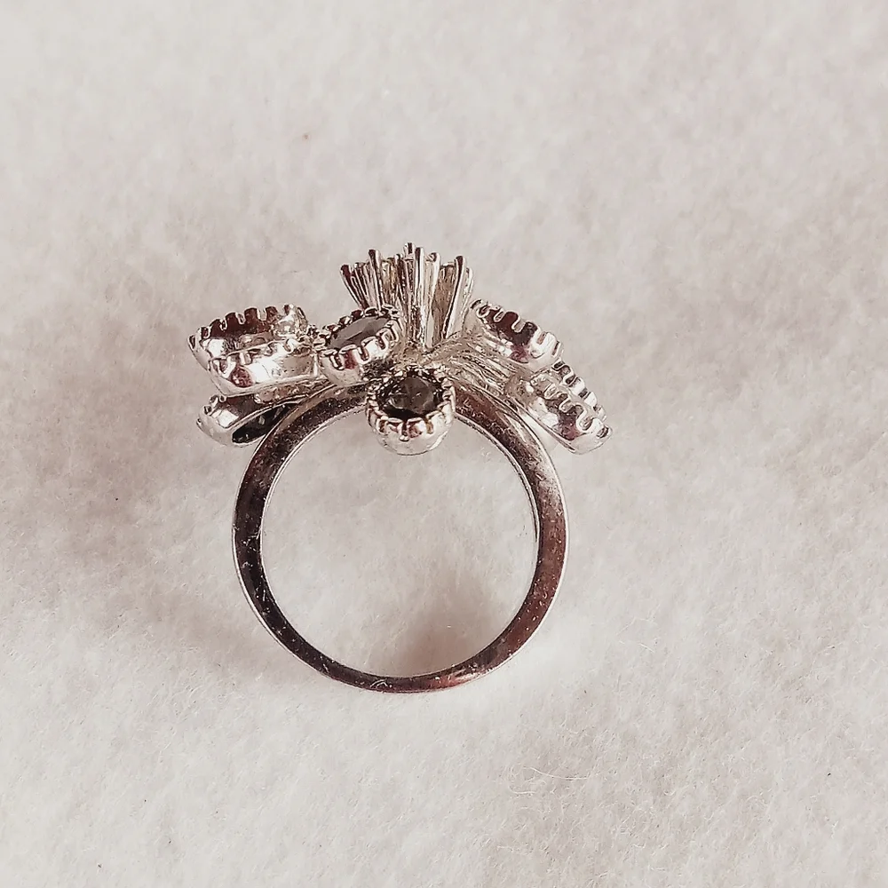 Silver Tone White Black Crystal Ring Floral Burst Sparkle Statement Sz 6.5